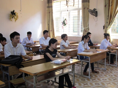  Thí sinh nghe phổ biến quy chế. 
